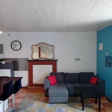 Maison De Bourg דירה Dingé